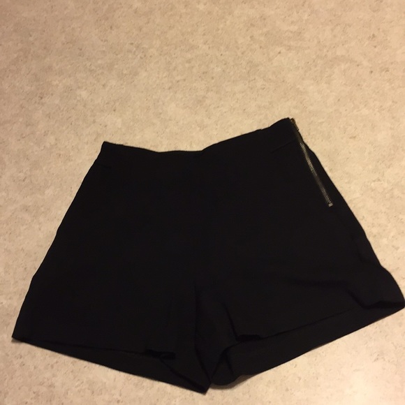Monteau Pants - MONTEAU LA BLACK SIDE ZIPPER BLACK DRESS SHORTS